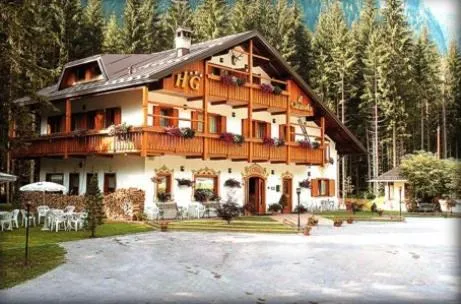 Hotel Garnì Il Cirmolo, hotel v destinaci Rocca Pietore