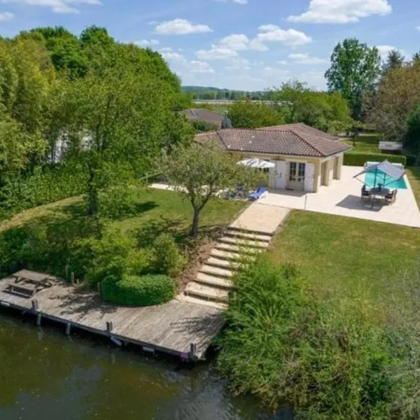 Villa la Rive, River Villa, hotel v destinaci Le Temple-sur-Lot