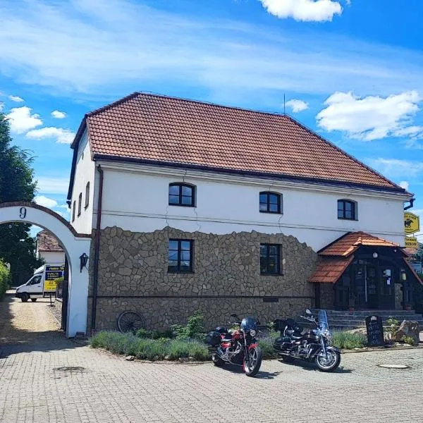 Penzion Horse Farm Lechovice, hotel v destinaci Lechwitz