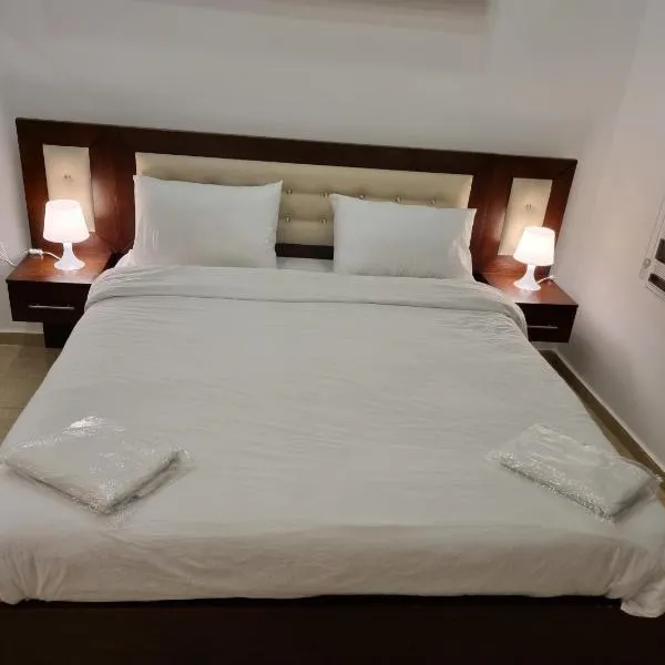 modern aprt for rent in abdoun s, hotel a Amman