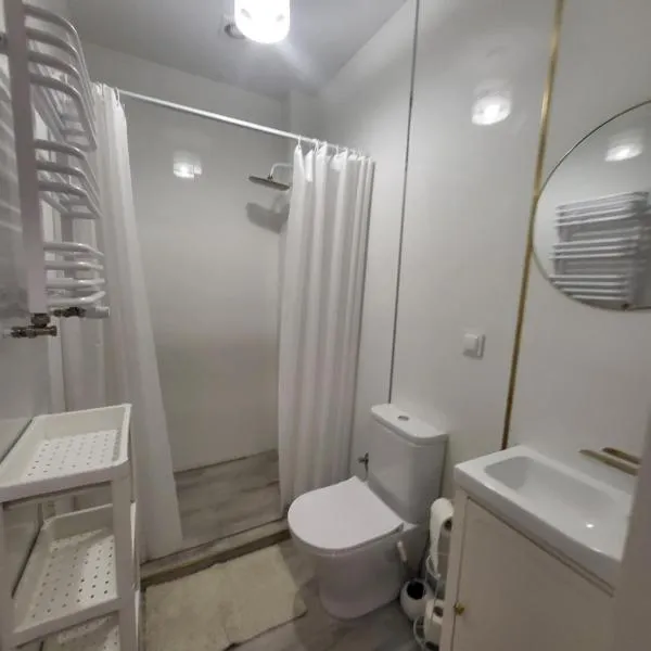 Pokój z aneksem kuchennym, hotel in Żyrardów