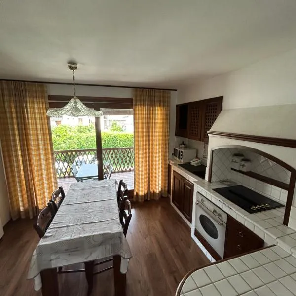 Case Pizzocco 2, hotel en Meano