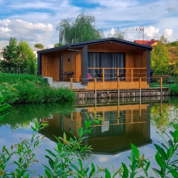 Roztoczański Domek nad Stawem z jacuzzi, hotel v destinaci Nowiny