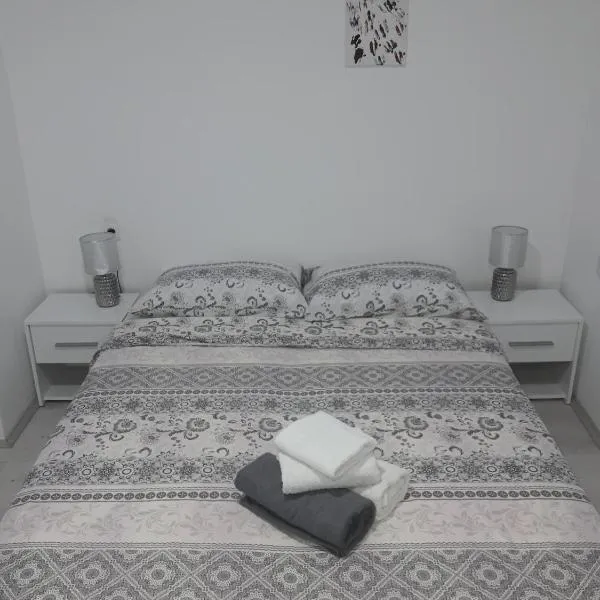 VilaNatalija APARTMANI, hotel in Apatin