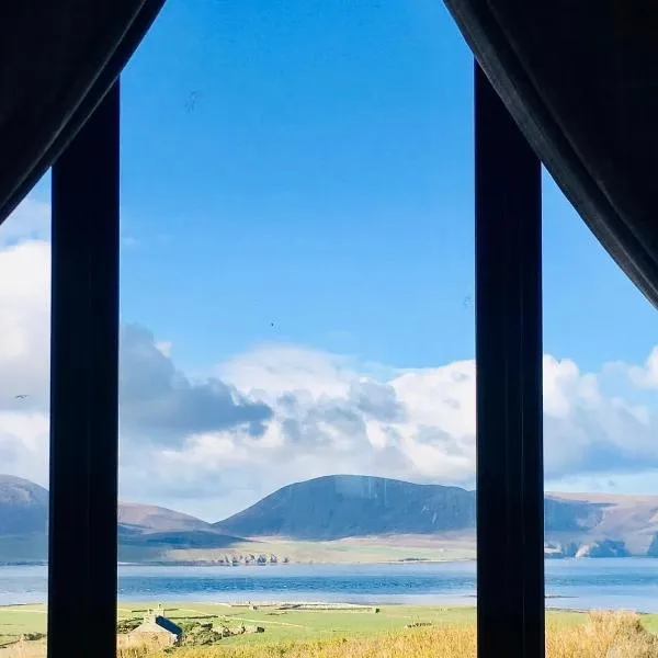 Switha - Luxury home in Stromness, Orkney with outstanding views and hot tub, hotel en Islas Orcadas