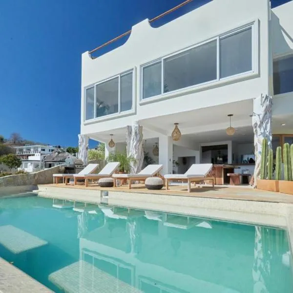 Casa Roni by Xeno - 5 Bedroom Luxury Villa with Ocean View, hotel a Playa Estacahuite