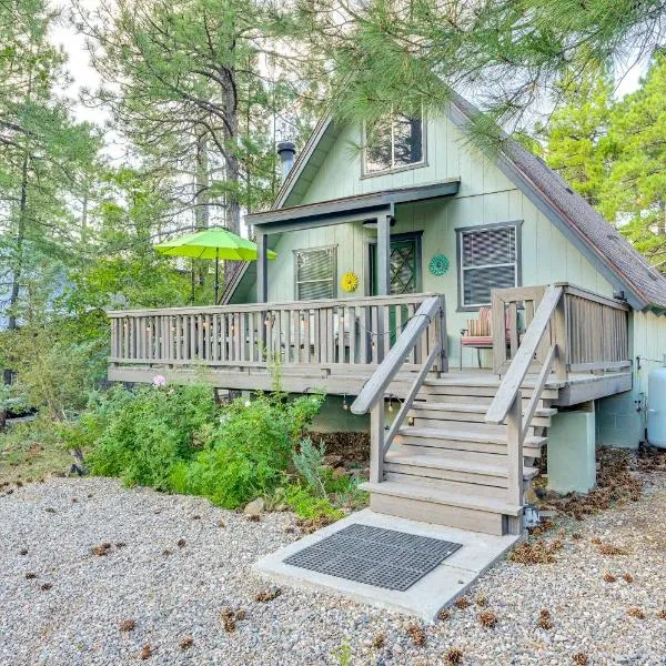 Munds Park में, होटल Deck & Grill: A-Frame Cabin in Munds Park!