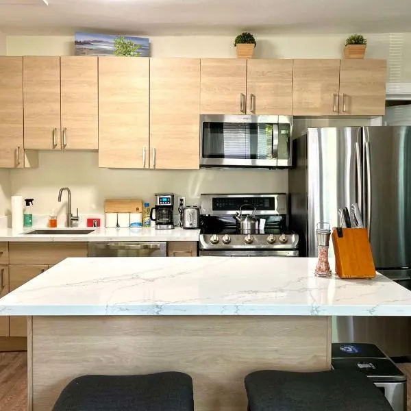 DT Stylish & Newly Renovated Home 2bdrm KQ beds Sea Tac 6 Miles, hotel v destinaci Renton
