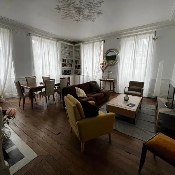 La Villa Louana 2 Appartement 100 m2 charme de l ancien en cœur de ville, hotel v destinácii Aubusson