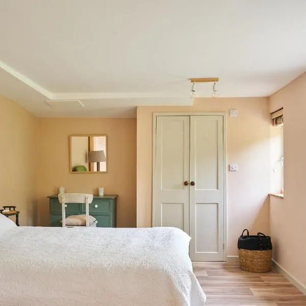 Holiday Let or B&B in Child Okeford, United Kingdom, hotel in Child Okeford