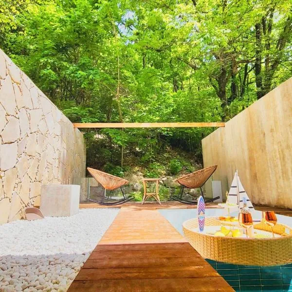 Sokcho Floating Whale Seorak Dojeok Waterfall Stay、Injeのホテル
