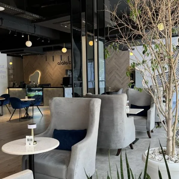 Gulf Crown Hotel Apartment, ξενοδοχείο σε Seeb
