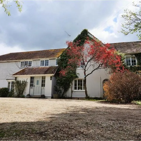 Holiday Let or B&B in Child Okeford, United Kingdom, hotel v destinaci Child Okeford