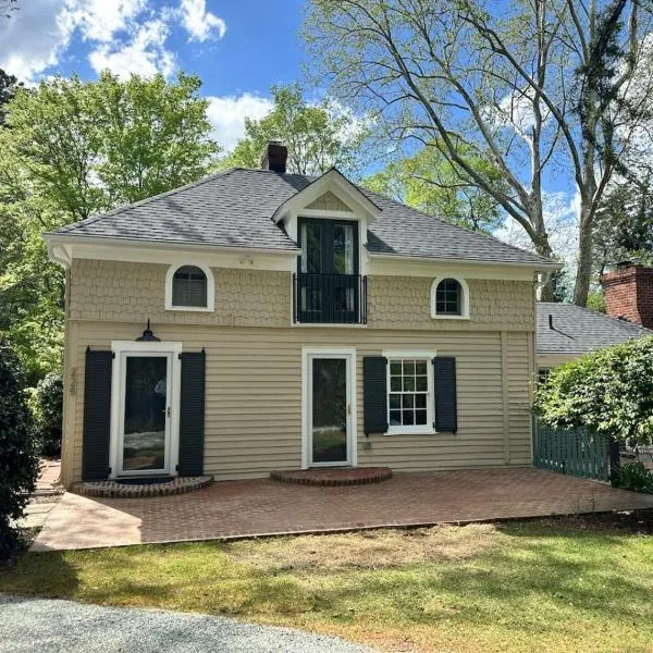 Newly Renovated Carriage House, hotel in Hillsborough