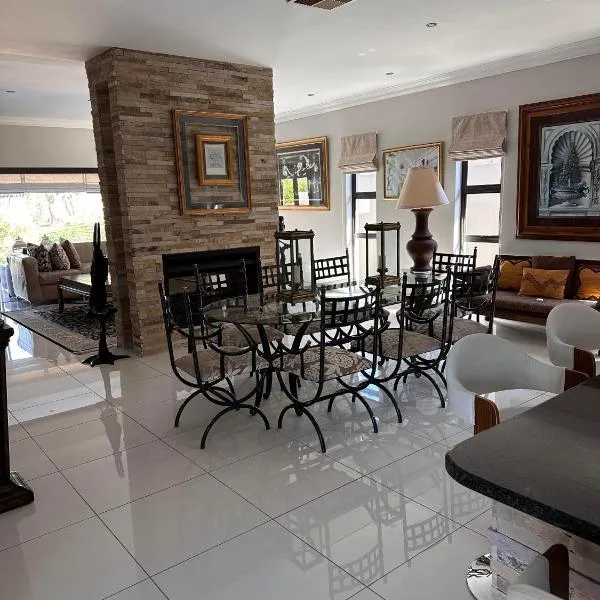 Pecanwood Holiday Home, hotel v destinaci Kosmos