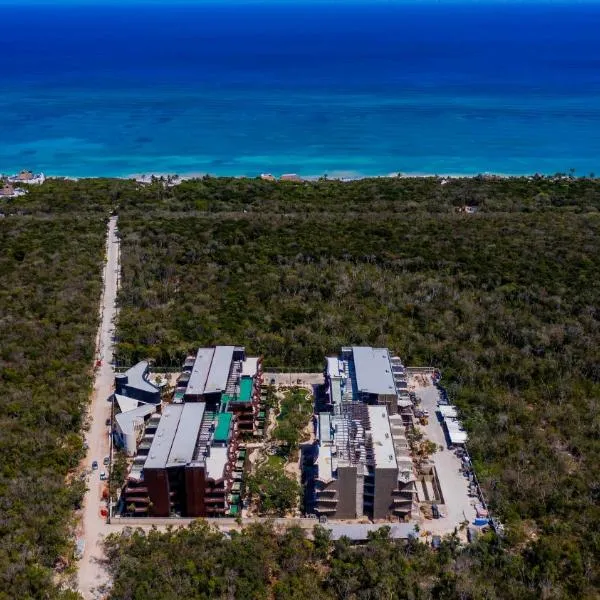 Seascape apartment near the beach with a sea-view rooftop and infinity pool, hotel v destinaci Tulum