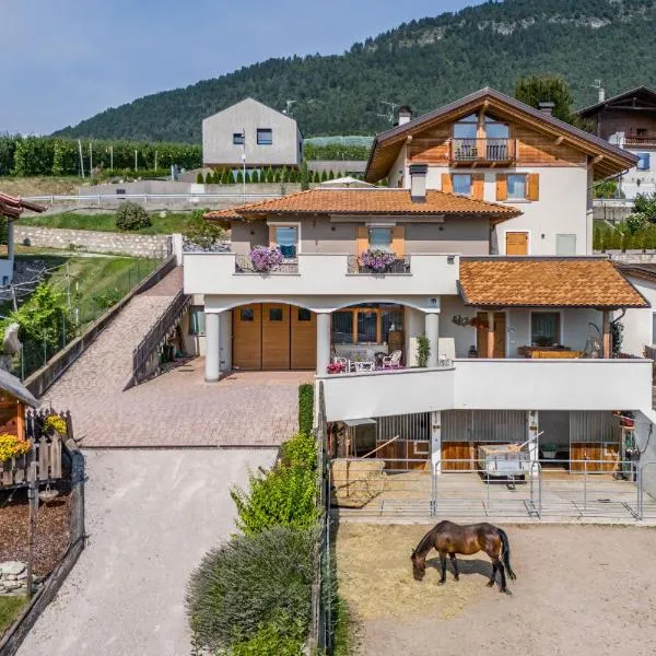 Horse House, hotel v destinaci Romallo