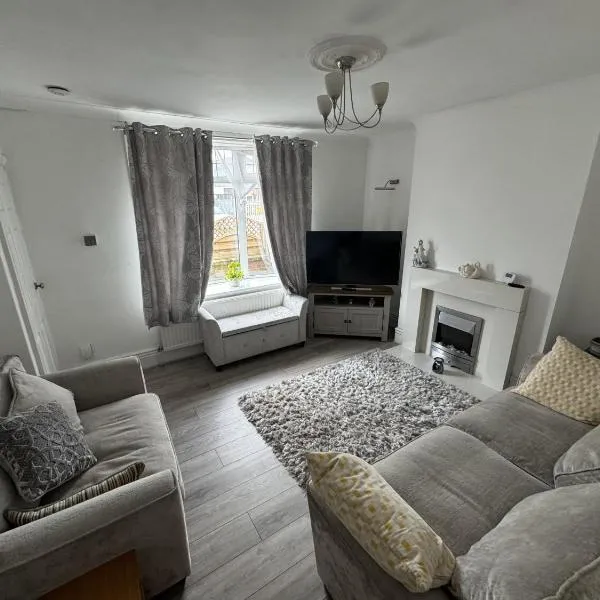 2 Bed Worksop Home, hotel in Worksop