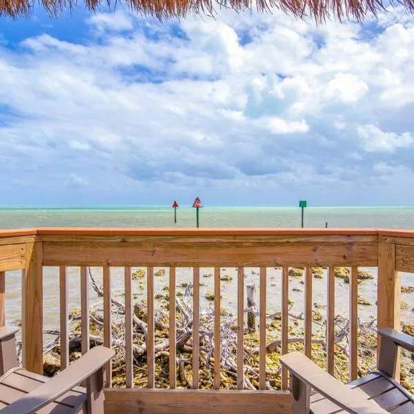 Bright 2BR Condo with Breathtaking Ocean View, hotel v destinaci Tavernier