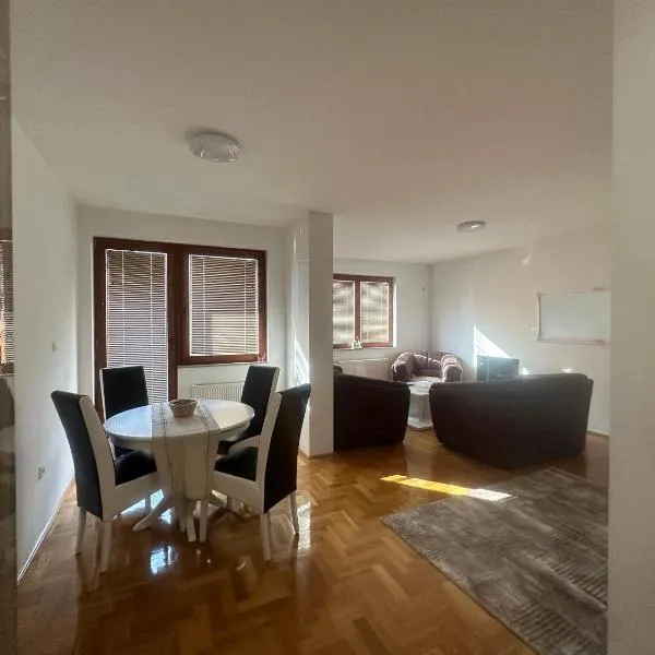 M apartman, Istočno Sarajevo, Lukavica, hôtel à Donje Mladice