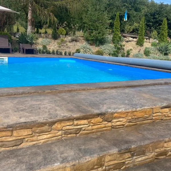 Хамам Вілла Даросо з басейном, hotel v destinaci Kosiv