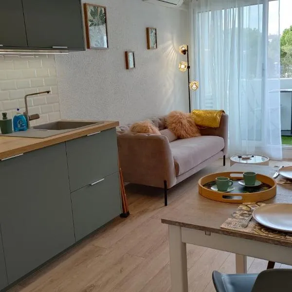 Appartement cosy en centre-ville de Royan à 200m plage, hotel in Royan