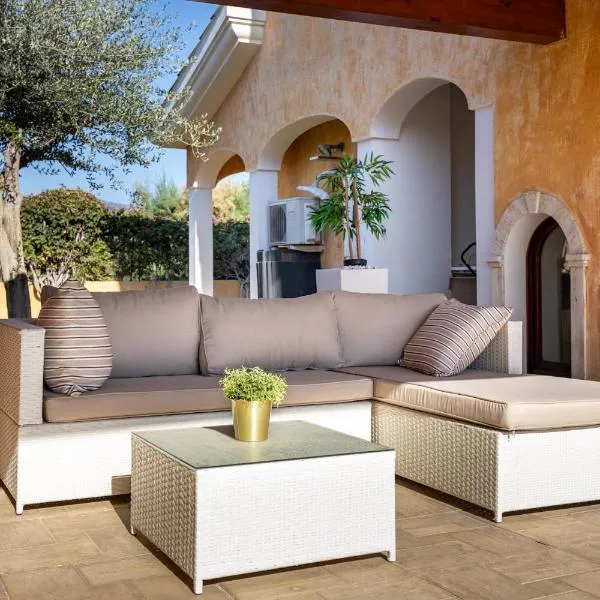 Villa Margot-Garden & Whirpool -5 Min to the beach, Hotel in Quartu SantʼElena