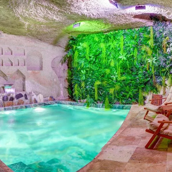 Aşk-ı Nare Cave Hotel - Swimming Pool & SPA、ネヴシェヒルのホテル