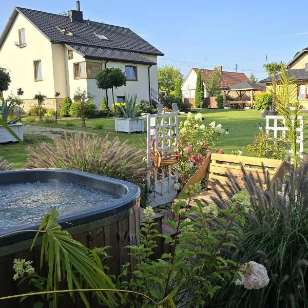 VIP VILLAGE Las Woda Rower - Podgrzewany Basen, Balia, Sauna, hotel v destinaci Miedzierza
