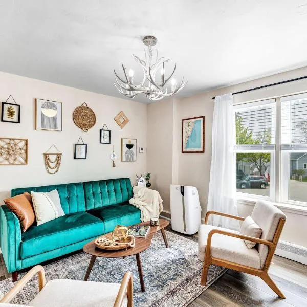 Newly Renovated-across The Street From Von Stiehl!, hotel v destinaci Algoma
