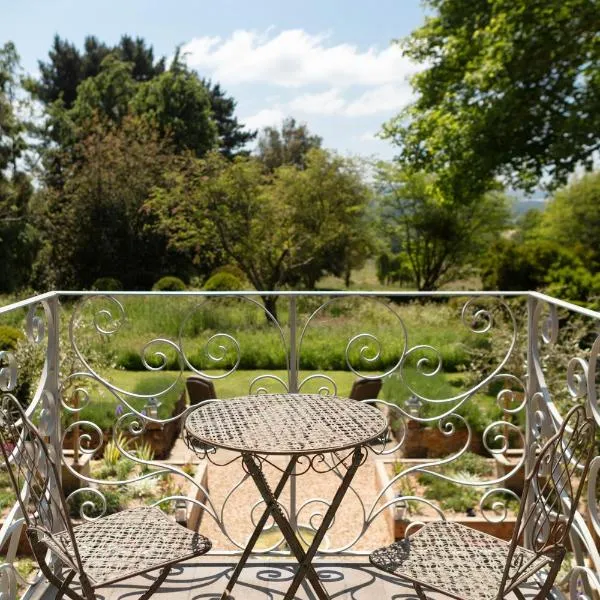 Nest Stay By The Butler Collection, hotel in Pulborough