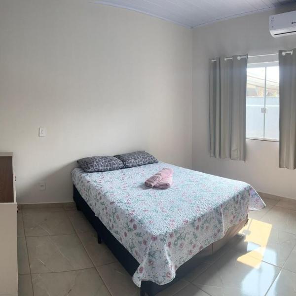 Casa confortável para até 4 pessoas - 2 quartos - ótima localização