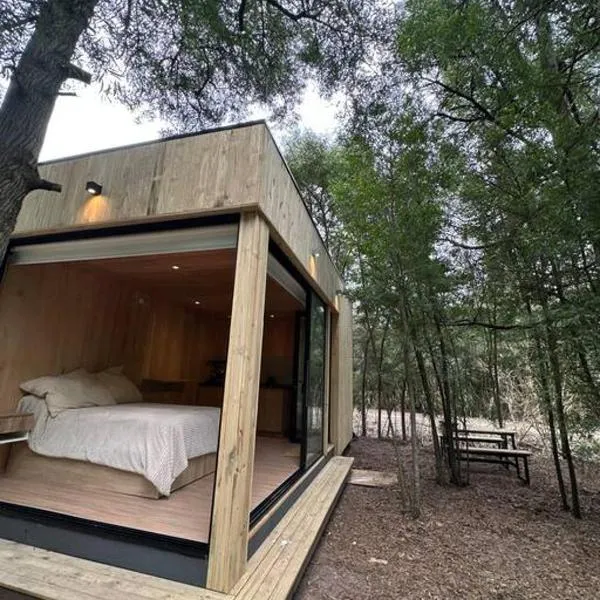 Tiny house en pleno bosque a metros de la laguna, hotel di Chascomús