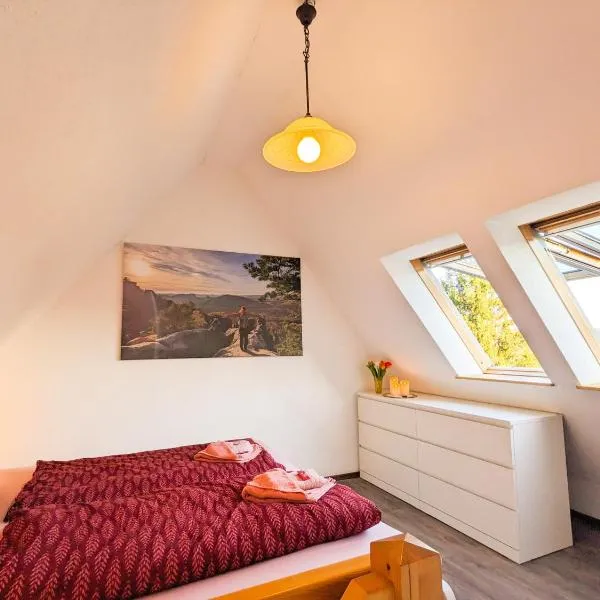 B7 - Urlaubsmagie Maisonette Wohnung mit Balkon, hotel di Lichtenhain