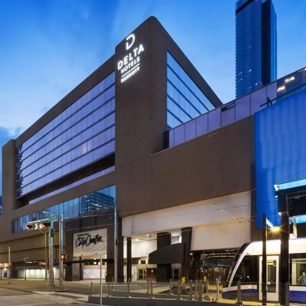 Delta Hotels by Marriott Edmonton Centre Suites, khách sạn ở Edmonton