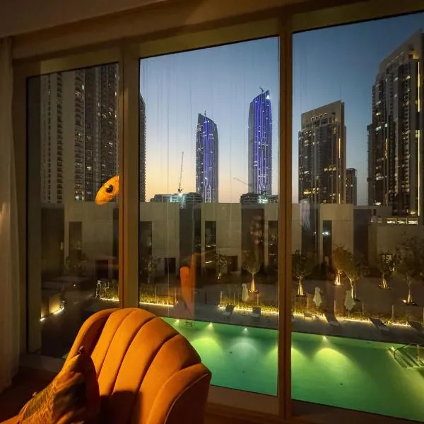 Luxury 2 Bedroom Poolside Haven in Dubai Creek Harbour, hotel in Dubai
