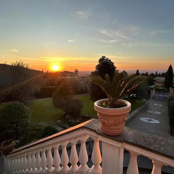Entire apartment in villa with parking, hotel in Frascati