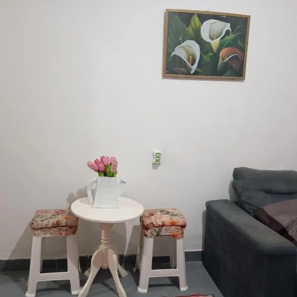 Apto Casa A Simples, Central e Aconchegante, hotel in Corumbá