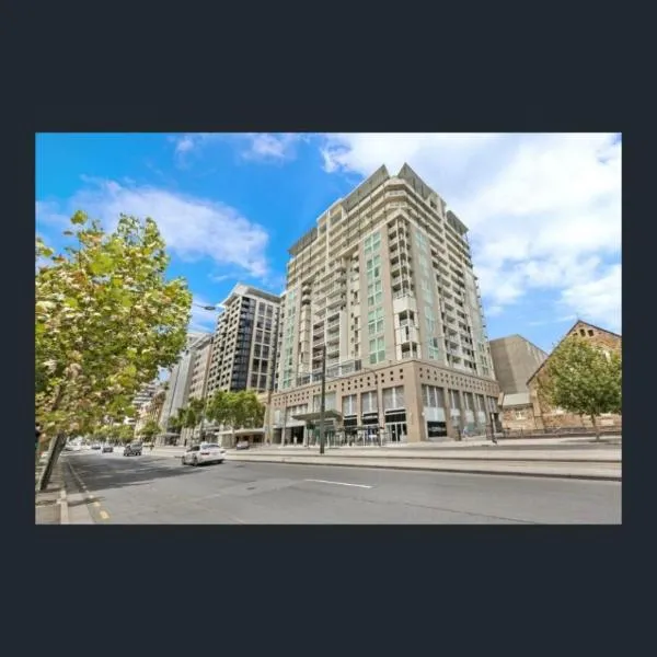 Happy BNB deluxe suit in adelaide CBD, hotel i Adelaide