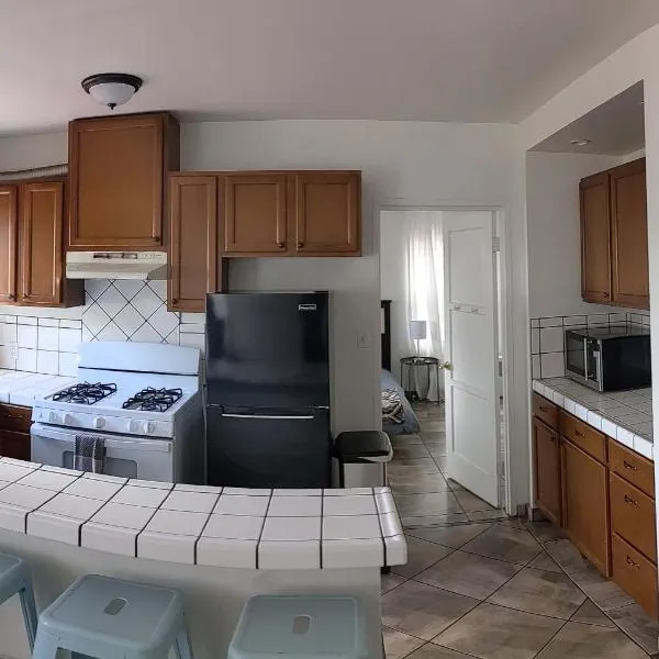 Centrally Located 2 Master Bedrooms to Explore all San Diego has to Offer