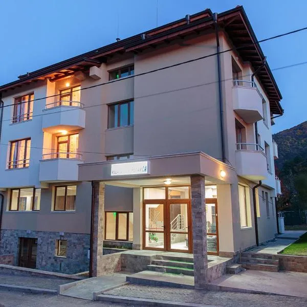 Family Hotel Relaxa, hotel em Sapareva Banya