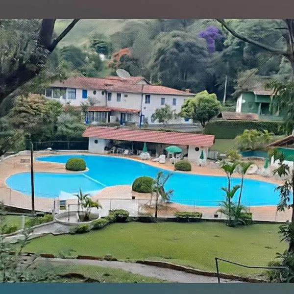 Apartamento Cond Vale do Sol - Hotel em Petrópolis - Itaipava Piscina Cinematográfica, hotel in Bom Sucesso