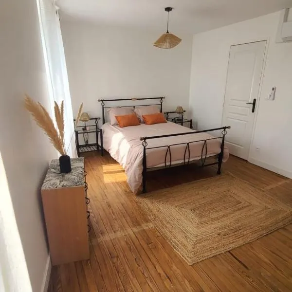 Charmante Maison De Ville, hotel en Barbaste