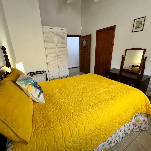 Chalet Belizomi - La Marguerite Room, hotel a Rodney Bay Village