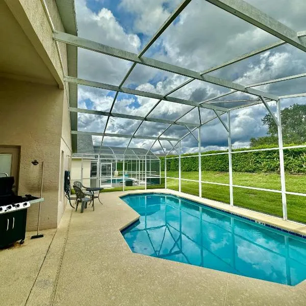 Grand Family Superior 4BR House near Disney Parks、ダベンポートのホテル