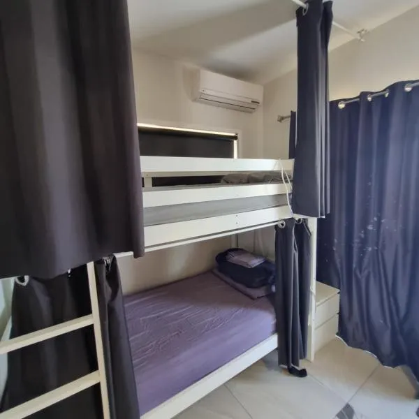 HOMESTYLE HOSTEL - 18-36yrs, hotel v destinaci Caloundra