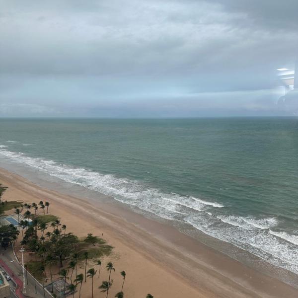 2704 Flat Beira Mar Av Boa viagem Vista Deslumbrante e com cozinha - Foto 2