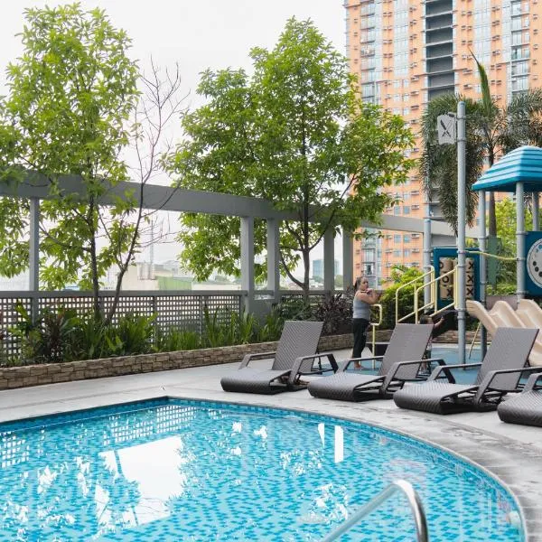 Cubao Manhattan Heights Residential Condo TA4N - Low Floor Studio with Pool & Balcony, 5 Mins Walk to Gateway Mall & Araneta Coliseum LRT MRT Cubao Quezon City - Staycations by SMS, hotel in Manila