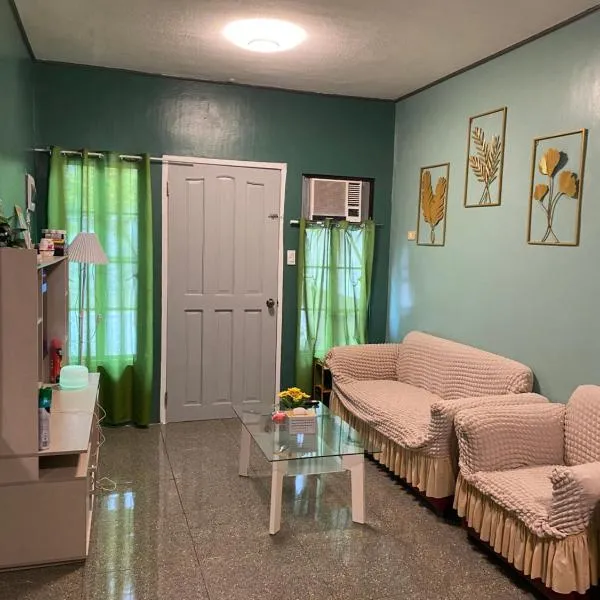 Radex Place Staycation 2BR House- near Dahican beach、Matiのホテル