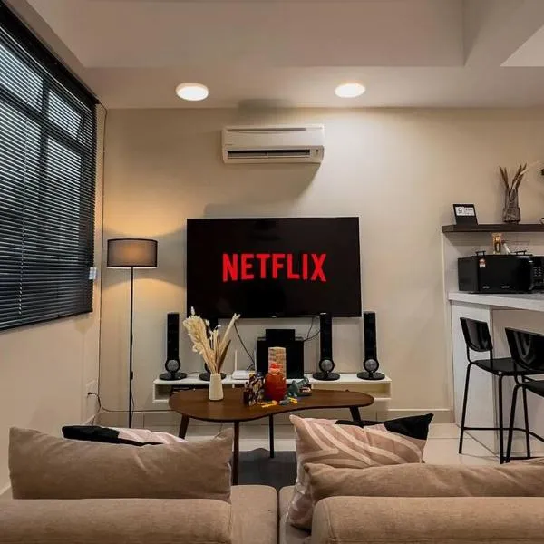 Modern Minimalist Home Retreat near Lake Garden, hotel v destinaci Taiping